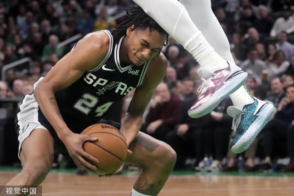 一名具备潜 一名具备潜